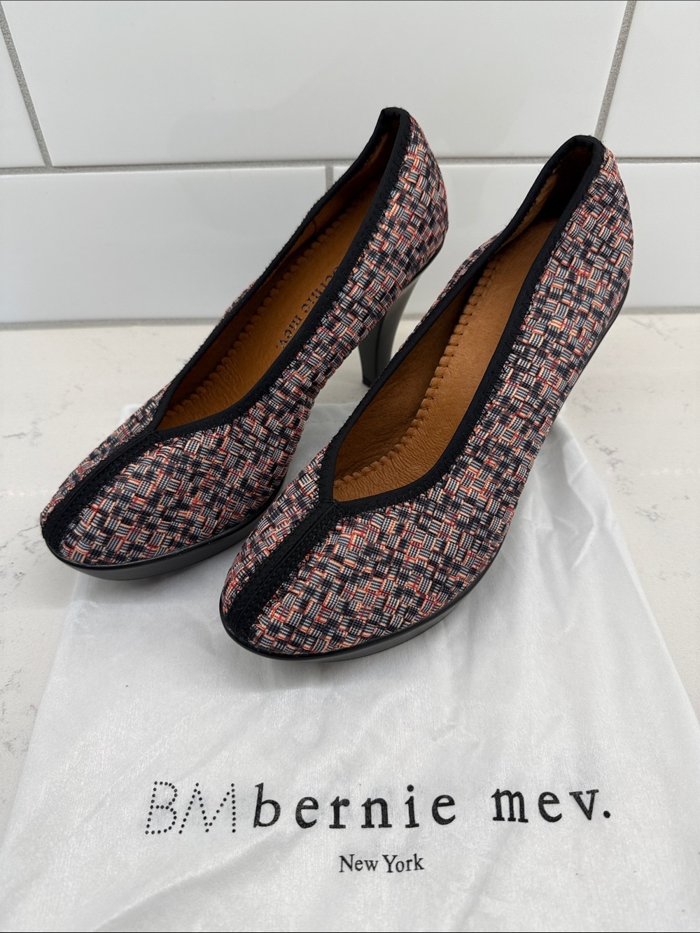 bernie mev. Tweed Block Heel Pumps Mix NEW. Comes with dust bag no box sz 40